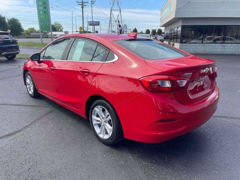 Used 2019 Chevrolet Cruze LT w/ Convenience Package FWD image 3