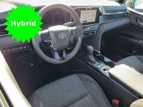 Used 2025 Toyota Camry LE image 5