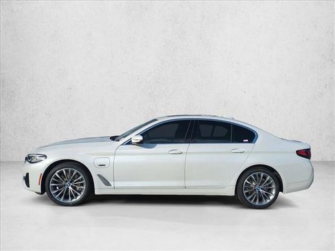 Used 2023 BMW 530e w/ Premium Package image 9