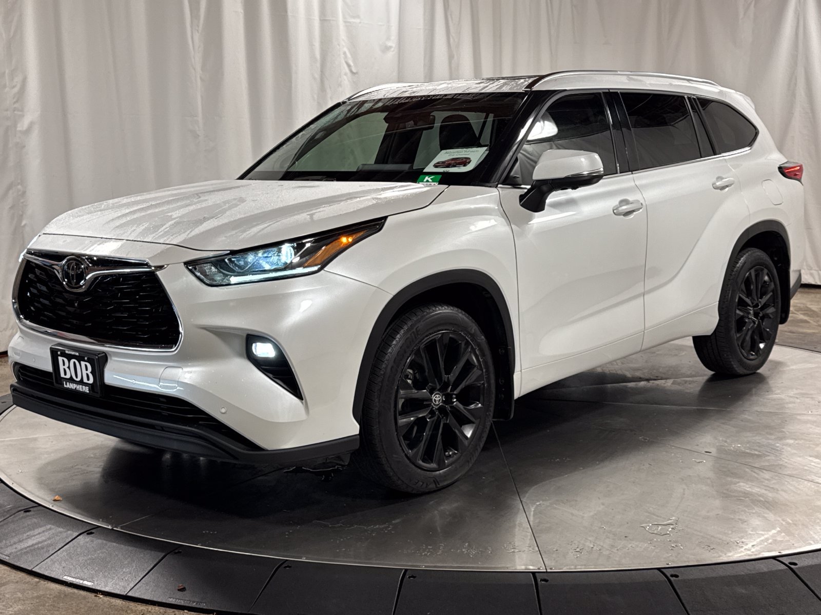 Used 2023 Toyota Highlander Limited AWD/4WD image 1