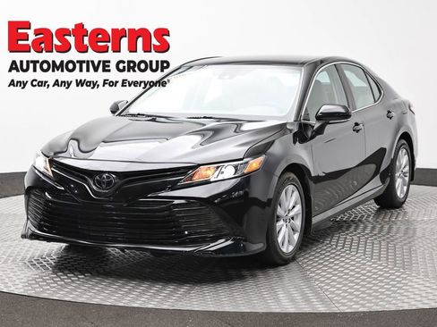Used 2019 Toyota Camry LE w/ Convenience Package FWD image 1