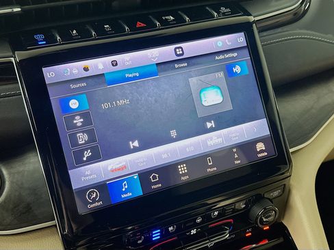 Used 2023 Jeep Grand Cherokee 4WD 4xe w/ Luxury Tech Group II image 21