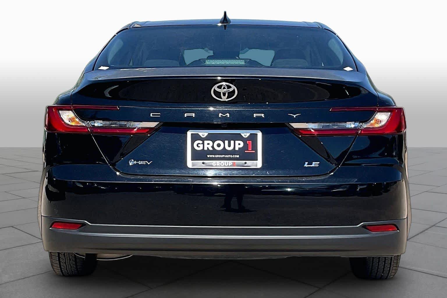 Used 2025 Toyota Camry LE FWD image 5