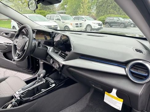 Certified 2026 Chevrolet Trax LT w/ Driver Confidence Package FWD image 27