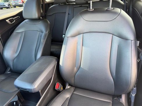 Used 2025 Kia Sportage EX FWD image 11