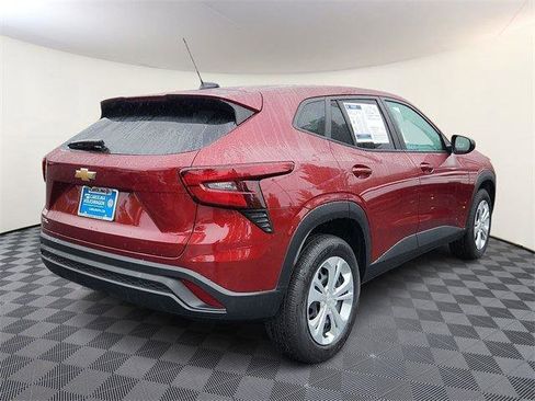 Used 2025 Chevrolet Trax LS image 7