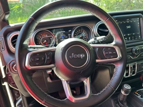 Used 2021 Jeep Wrangler Unlimited Sahara w/ Uconnect 4C Nav & Sound Group AWD/4WD image 18