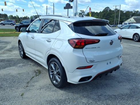 Used 2022 Buick Encore GX Select w/ Sport Touring Package FWD image 5