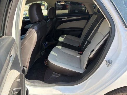 Used 2020 Ford Fusion SE w/ Equipment Group 151A FWD image 8
