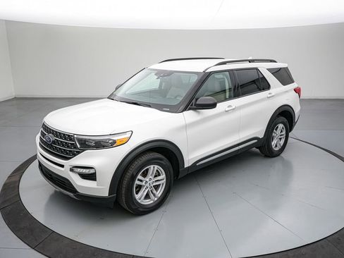 Certified 2023 Ford Explorer XLT w/ Equipment Group 202A image 8