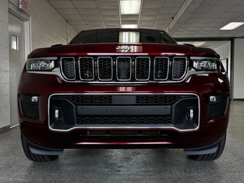 Certified 2023 Jeep Grand Cherokee Overland w/ Luxury Tech Group IV AWD/4WD image 4