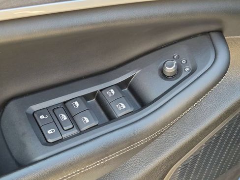 Used 2023 Jeep Grand Cherokee L Limited RWD image 11