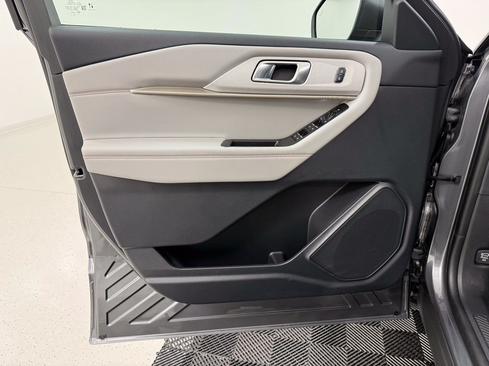 New 2026 Ford Explorer Active w/ Active Comfort Package RWD image 9