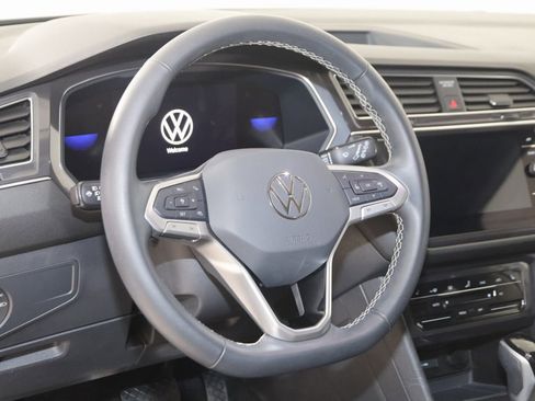 Used 2024 Volkswagen Tiguan SE image 6