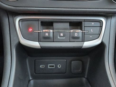 Used 2023 GMC Terrain SLE w/ Driver Convenience Package image 17