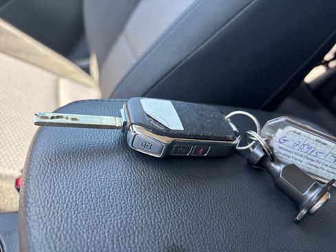 Used 2025 Kia Soul LX w/ LX Technology Package FWD image 21