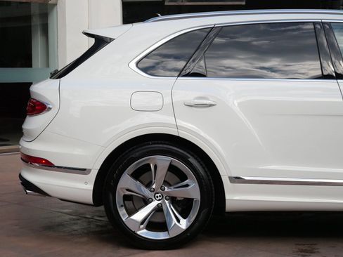 Used 2025 Bentley Bentayga image 8