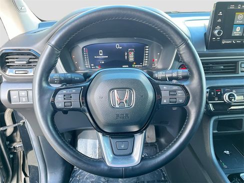 Used 2025 Honda Pilot Elite image 11