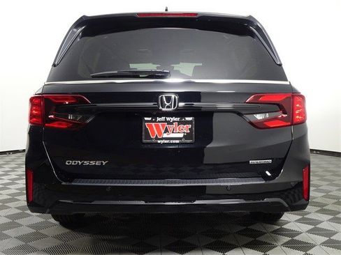 New 2026 Honda Odyssey Touring image 9