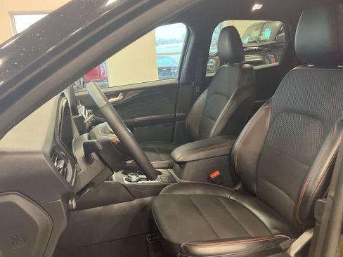 Used 2025 Ford Escape ST-Line FWD image 10