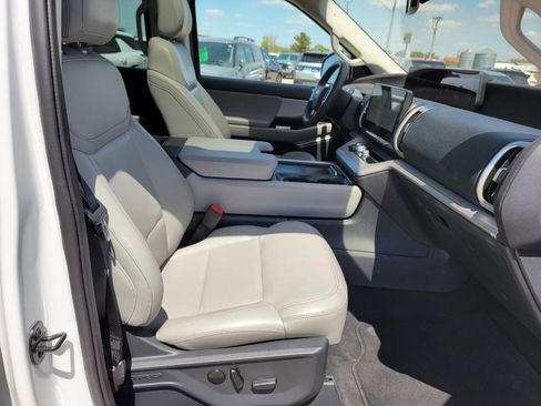 Used 2025 Ford Expedition Max Active AWD/4WD image 11