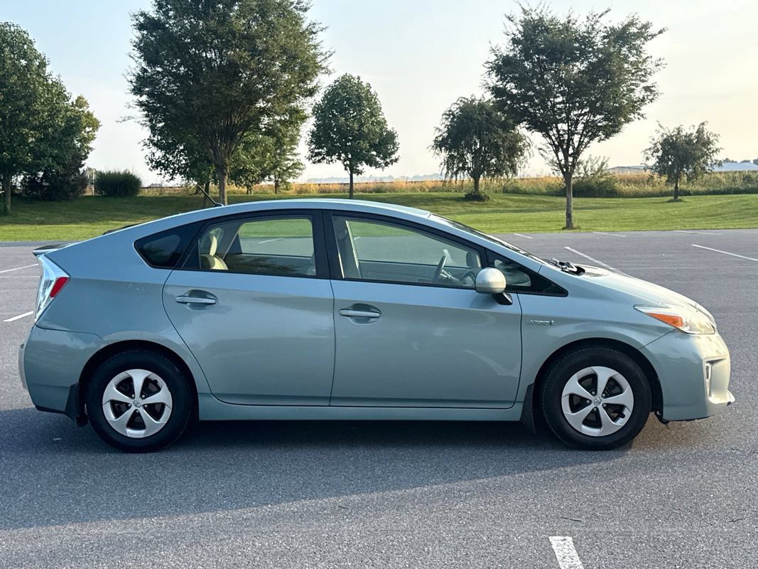 Used 2013 Toyota Prius Two FWD image 9