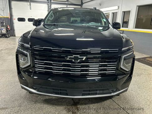 Used 2025 Chevrolet Suburban High Country AWD/4WD image 8