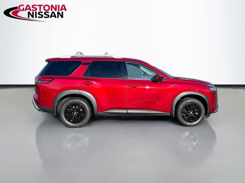 Used 2024 Nissan Pathfinder SL image 10