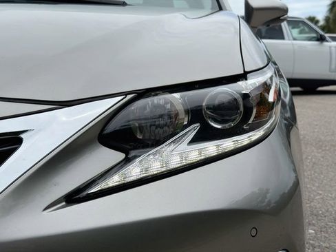 Used 2016 Lexus ES 350 w/ Premium Package w/Wood Trim FWD image 9