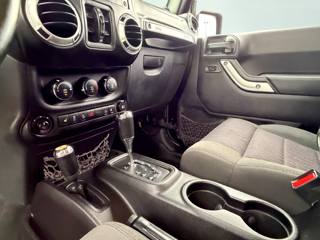 Used 2012 Jeep Wrangler Unlimited Rubicon w/ Dual Top Group AWD/4WD image 18