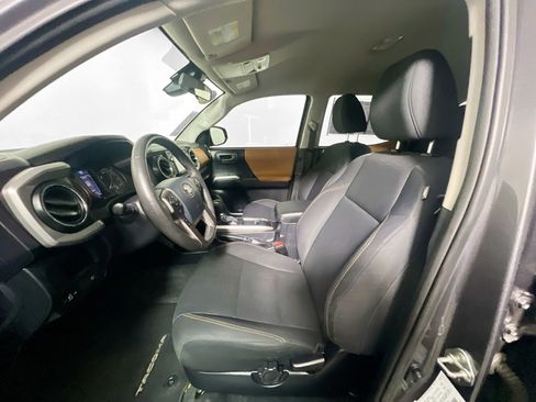 Used 2018 Toyota Tacoma SR5 image 14