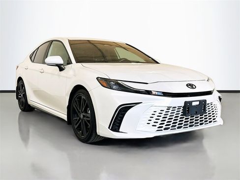 Used 2025 Toyota Camry XSE image 3
