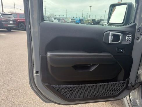 Used 2022 Jeep Wrangler Unlimited Rubicon image 23