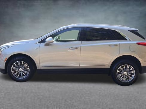 Used 2017 Cadillac XT5 Luxury w/ Driver Awareness Package FWD image 4