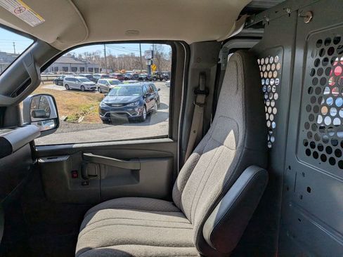 Used 2017 GMC Savana 2500 RWD image 17
