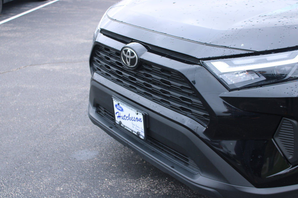 Used 2025 Toyota RAV4 XLE AWD/4WD image 4