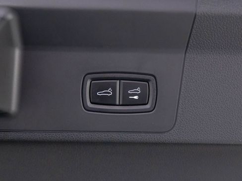 Certified 2025 Porsche Panamera 4 image 33