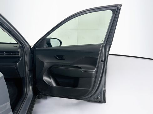 Used 2025 Hyundai Kona SEL FWD image 32