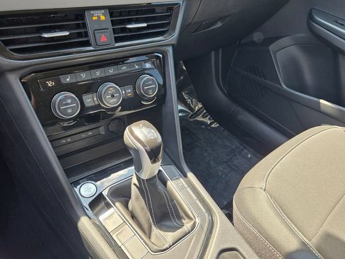 Certified 2024 Volkswagen Taos SE FWD image 21