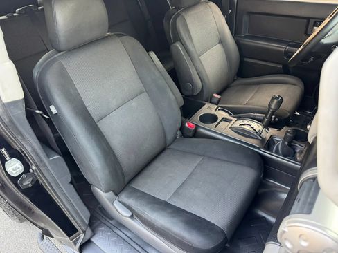 Used 2010 Toyota FJ Cruiser 4WD image 23
