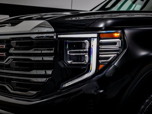 Used 2023 GMC Sierra 1500 SLT w/ SLT Premium Plus Package AWD/4WD image 17