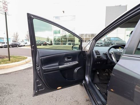 Used 2017 Toyota Prius V Four image 30