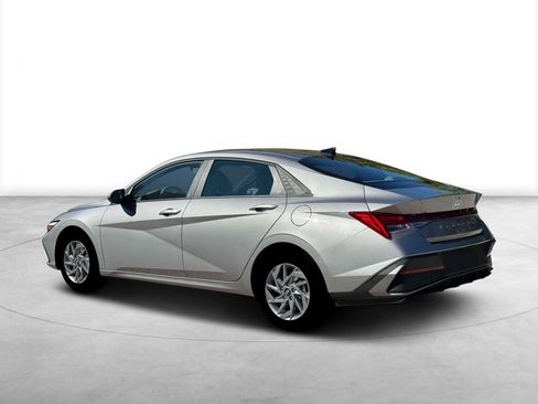 New 2026 Hyundai Elantra Blue image 4