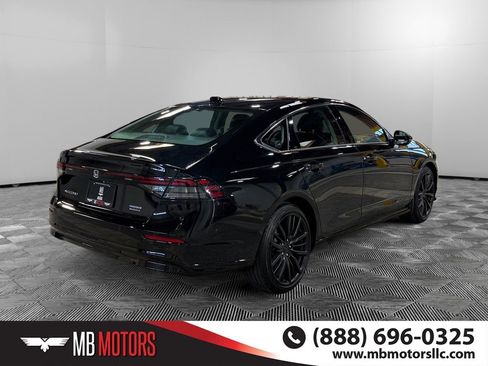 Used 2024 Honda Accord Touring image 3