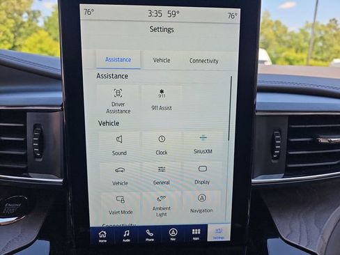 Used 2023 Ford Explorer Platinum w/ Technology Package AWD/4WD image 21