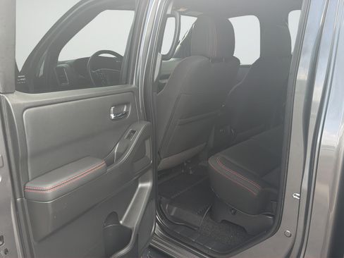 Certified 2022 Nissan Frontier PRO-4X w/ Technology Package AWD/4WD image 27