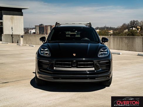 Used 2023 Porsche Macan BASE image 2