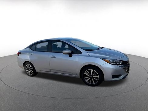 Used 2025 Nissan Versa SV FWD image 2
