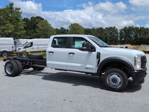 New 2025 Ford F450 XL image 2