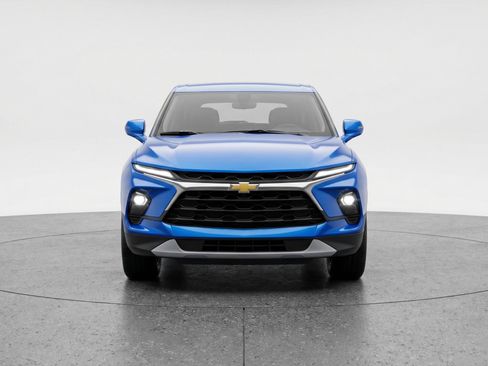 Used 2025 Chevrolet Blazer LT image 2